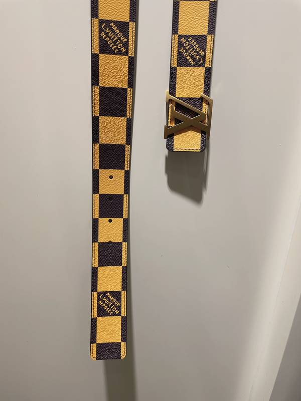 Louis Vuitton 40MM Belt LVB00334